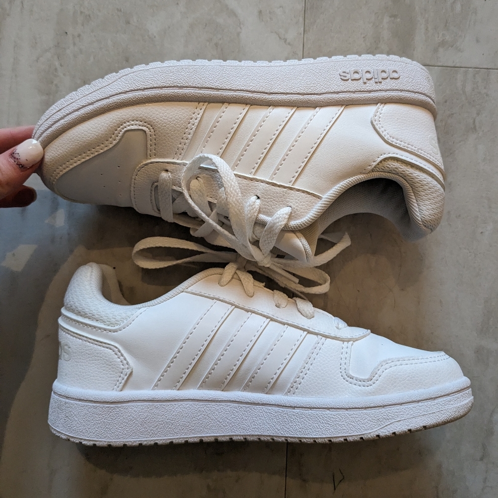 Kids size 2 Adidas sneakers